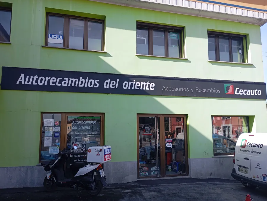Posada Menéndez - fachada auto recambios del oriente