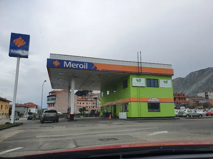 Gasolinera Posada Menéndez en Posada de Llanes, Asturias, con servicio completo para conductores y viajeros
